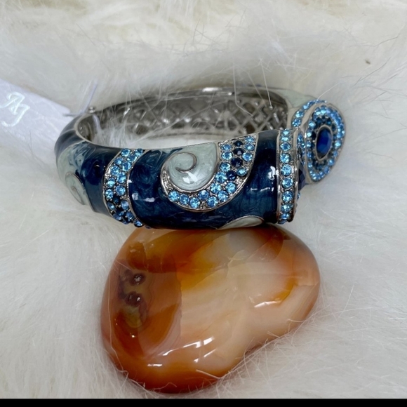 BRAND NEW absolutely gorgeous 😍 Blue Encrusted Crystal Bracelet soo 💙 beautifu - Picture 3 of 5